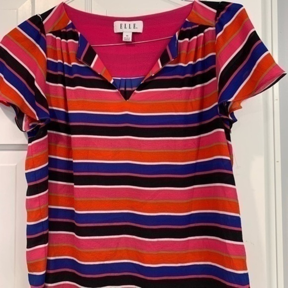 Elle shirt size XS. NWOT